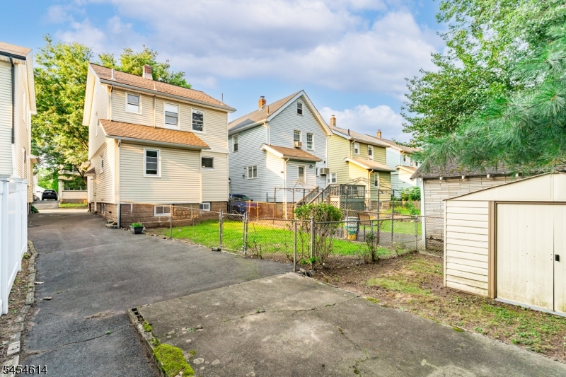 64 E Almira St Property Photo 15