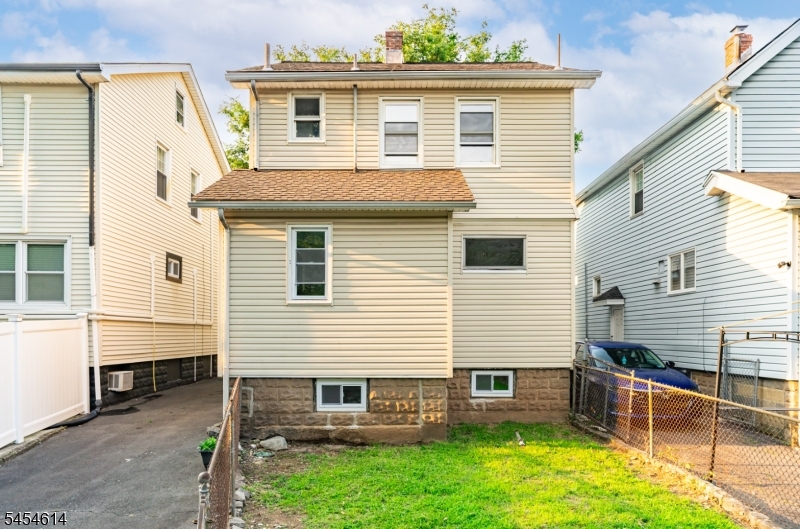 64 E Almira St Property Photo 17