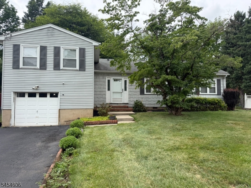 652 Holly Ln Property Photo 1
