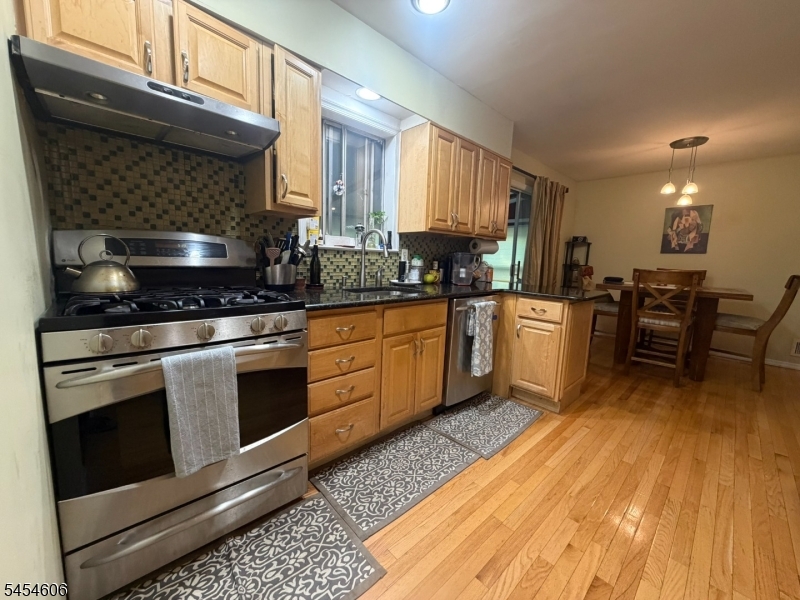 652 Holly Ln Property Photo 5