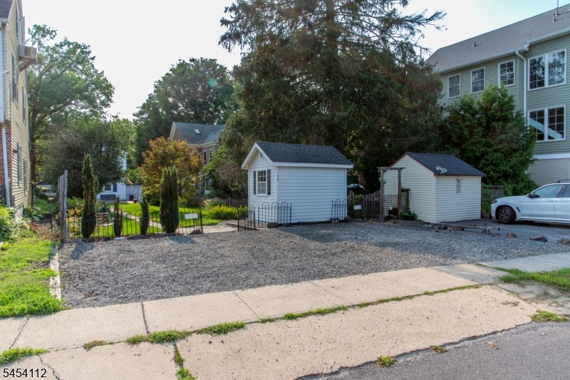 56 S Union St Property Photo 30