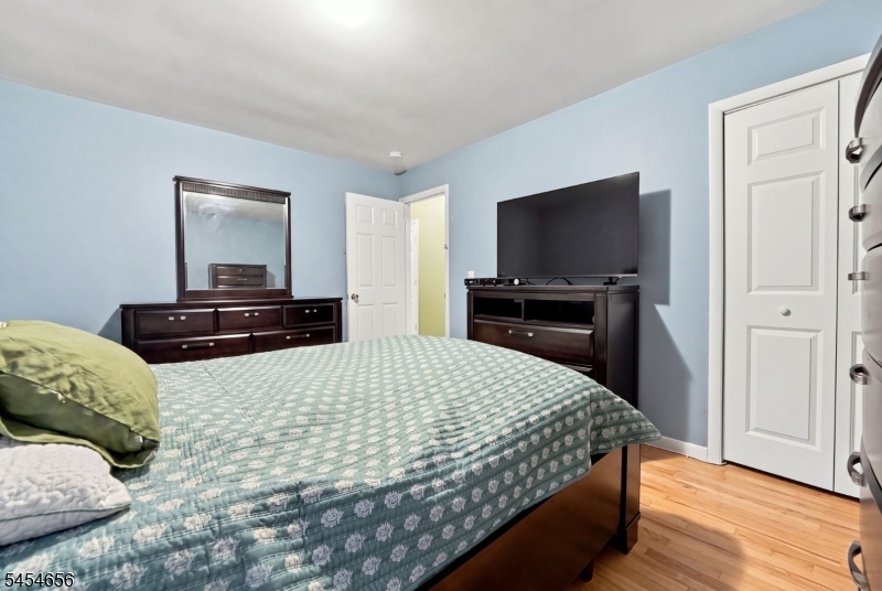 1315 Irving St Property Photo 6