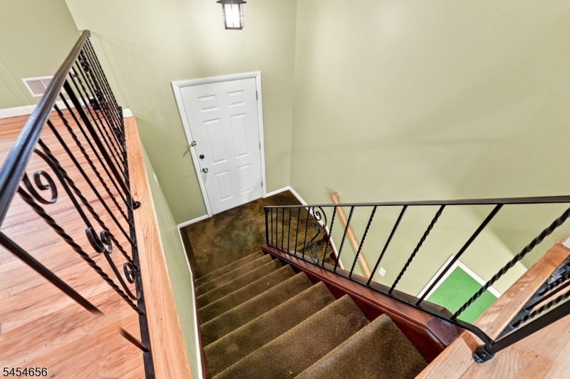 1315 Irving St Property Photo 8