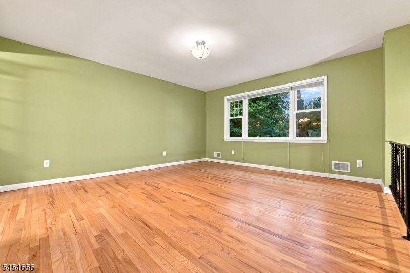 1315 Irving St Property Photo 9
