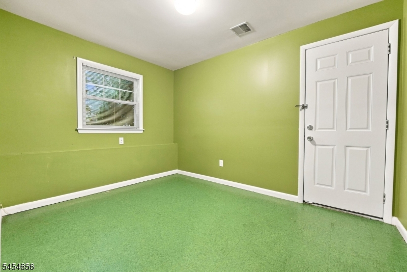 1315 Irving St Property Photo 10