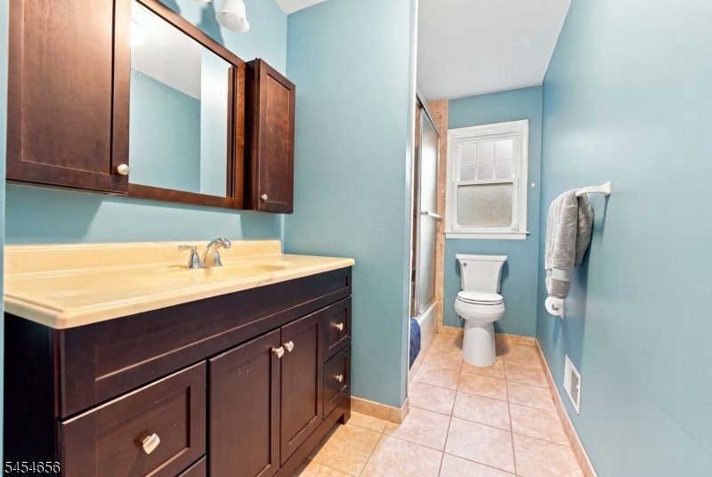 1315 Irving St Property Photo 12