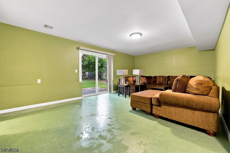1315 Irving St Property Photo 17