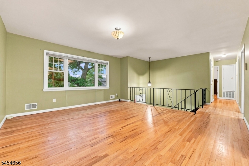 1315 Irving St Property Photo 19