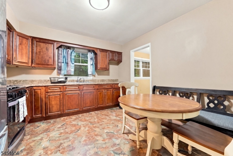 1315 Irving St Property Photo 23