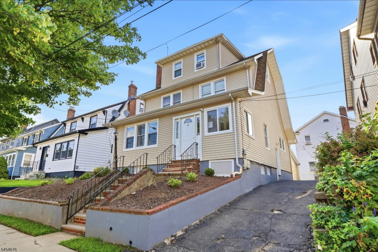 18 Winfield St Property Photo 1