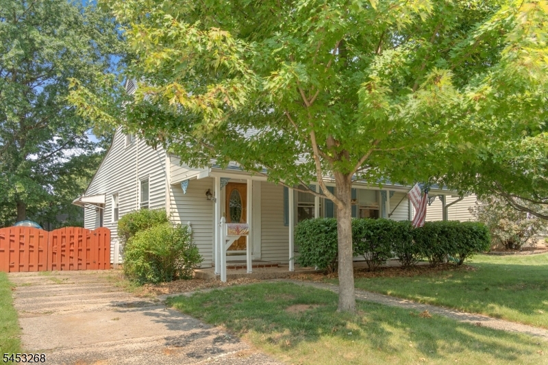 127 N Clark Ave Property Photo 1