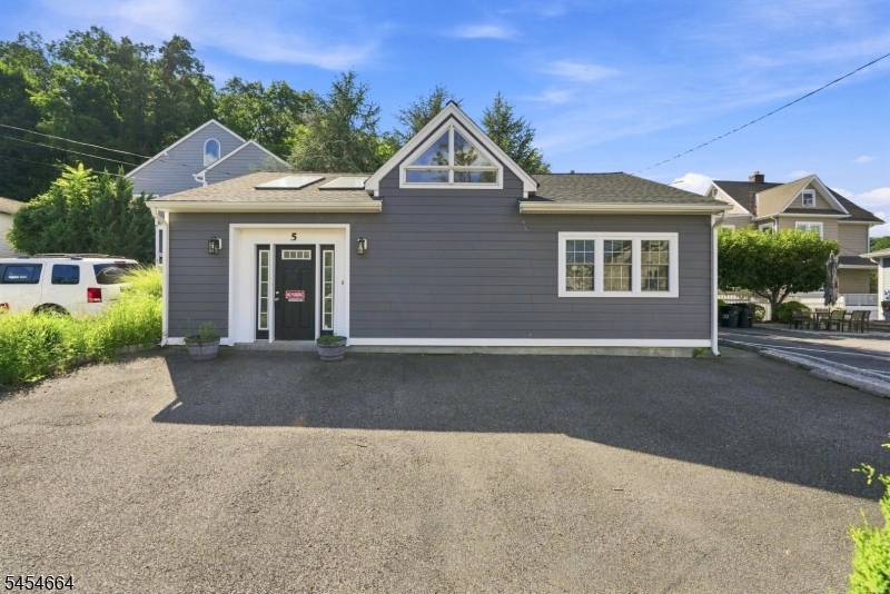 5 Budd St Property Photo 1