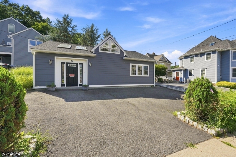 5 Budd St Property Photo 2