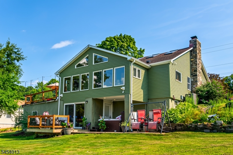 48 Lakeside Ave Property Photo 1