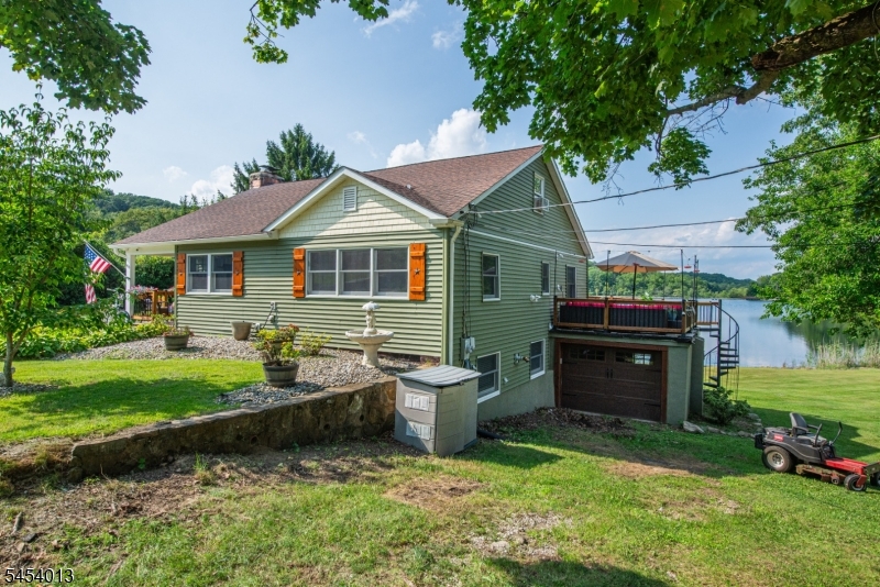 48 Lakeside Ave Property Photo 5