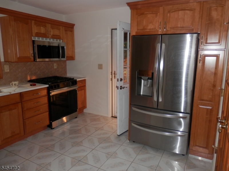 331 Boxwood Ct Property Photo 3