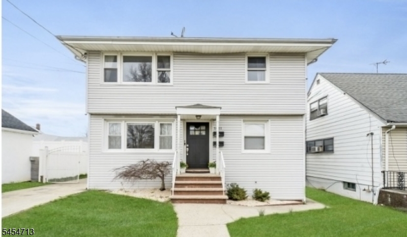 1411 Hussa St 2 Property Photo 1