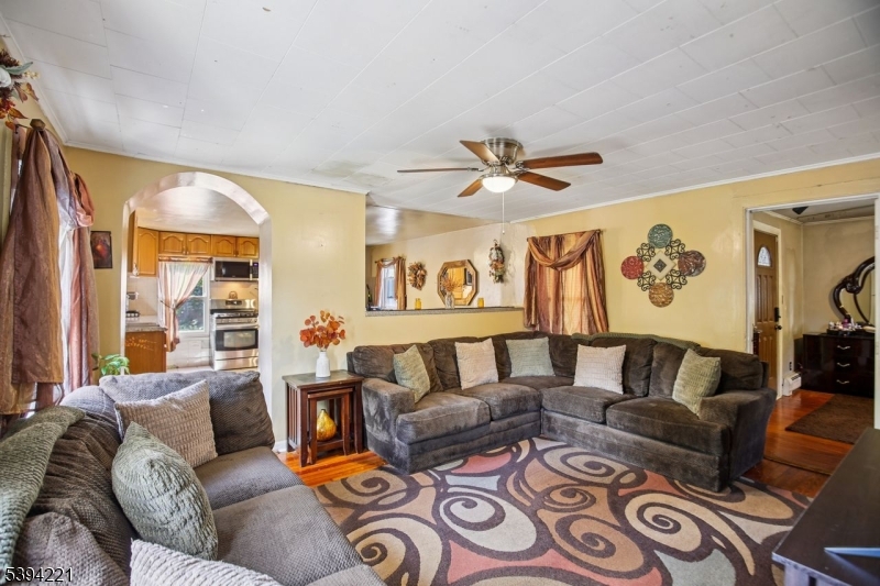 369 Queens Ct Property Photo 1