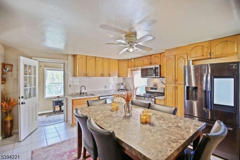 369 Queens Ct Property Photo 5