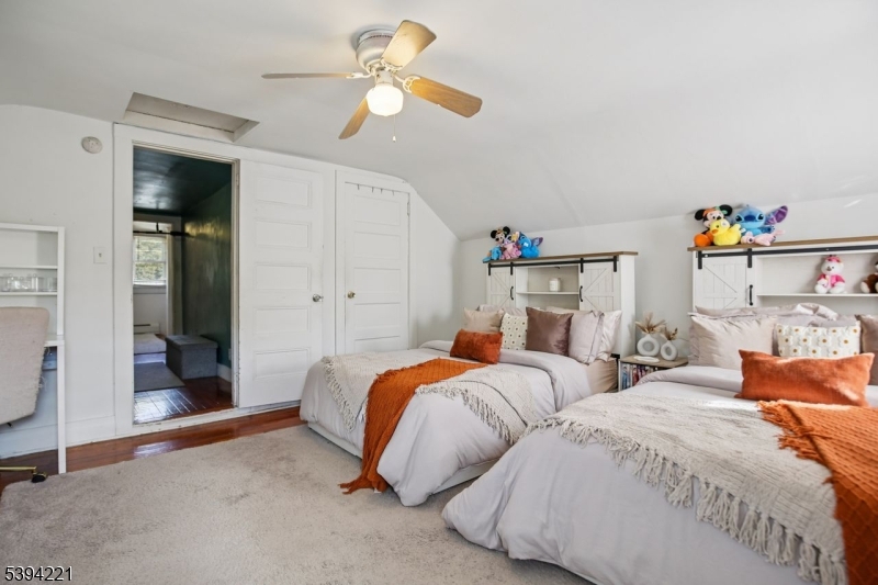 369 Queens Ct Property Photo 15