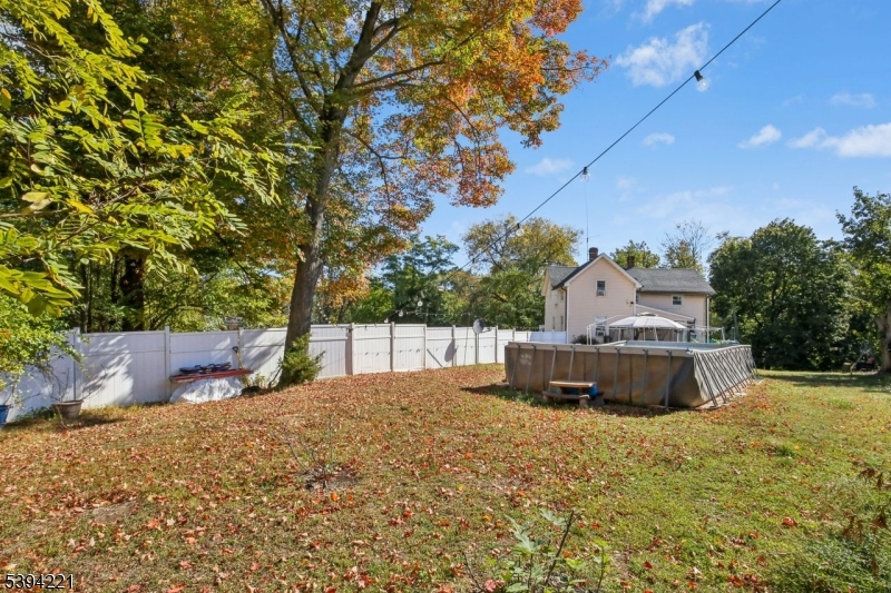 369 Queens Ct Property Photo 27