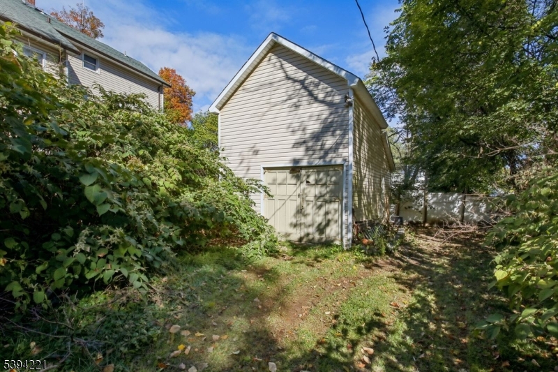 369 Queens Ct Property Photo 31