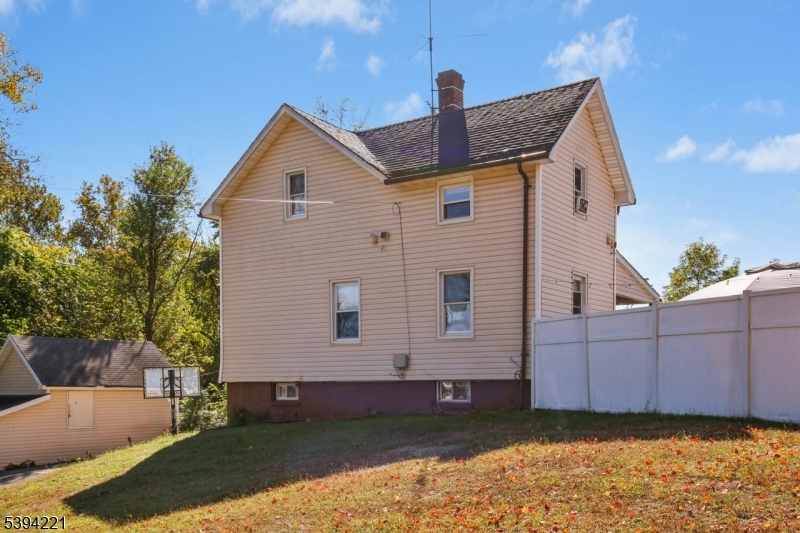 369 Queens Ct Property Photo 33