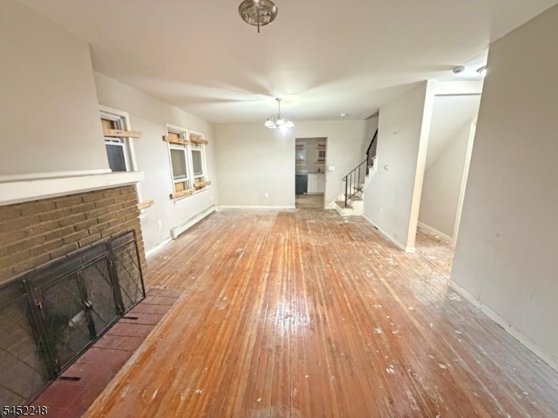 13 Linwood Pl Property Photo 4