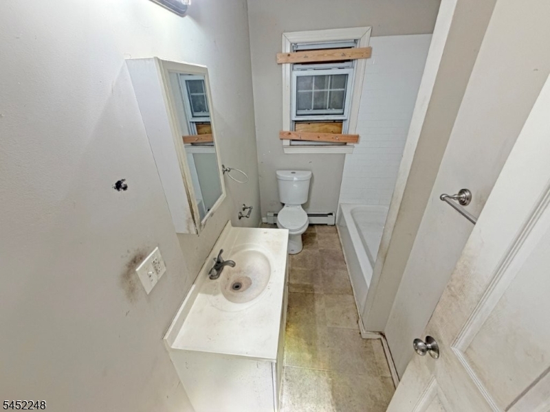 13 Linwood Pl Property Photo 5