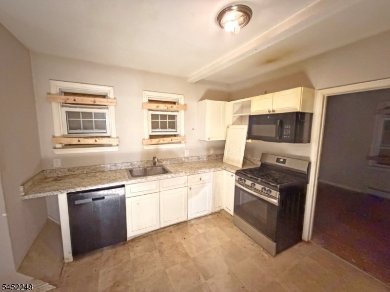 13 Linwood Pl Property Photo 7