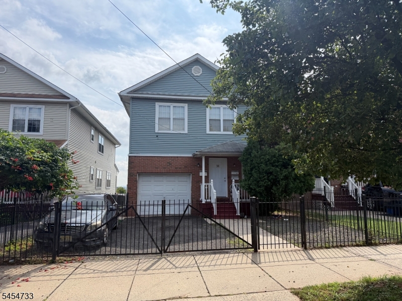 38 Milford Ave Property Photo 1