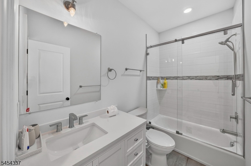 28 Ross Hall Blvd Property Photo 38
