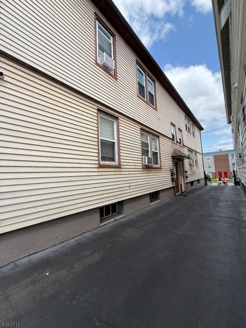 1028 Sheridan Ave Property Photo 2