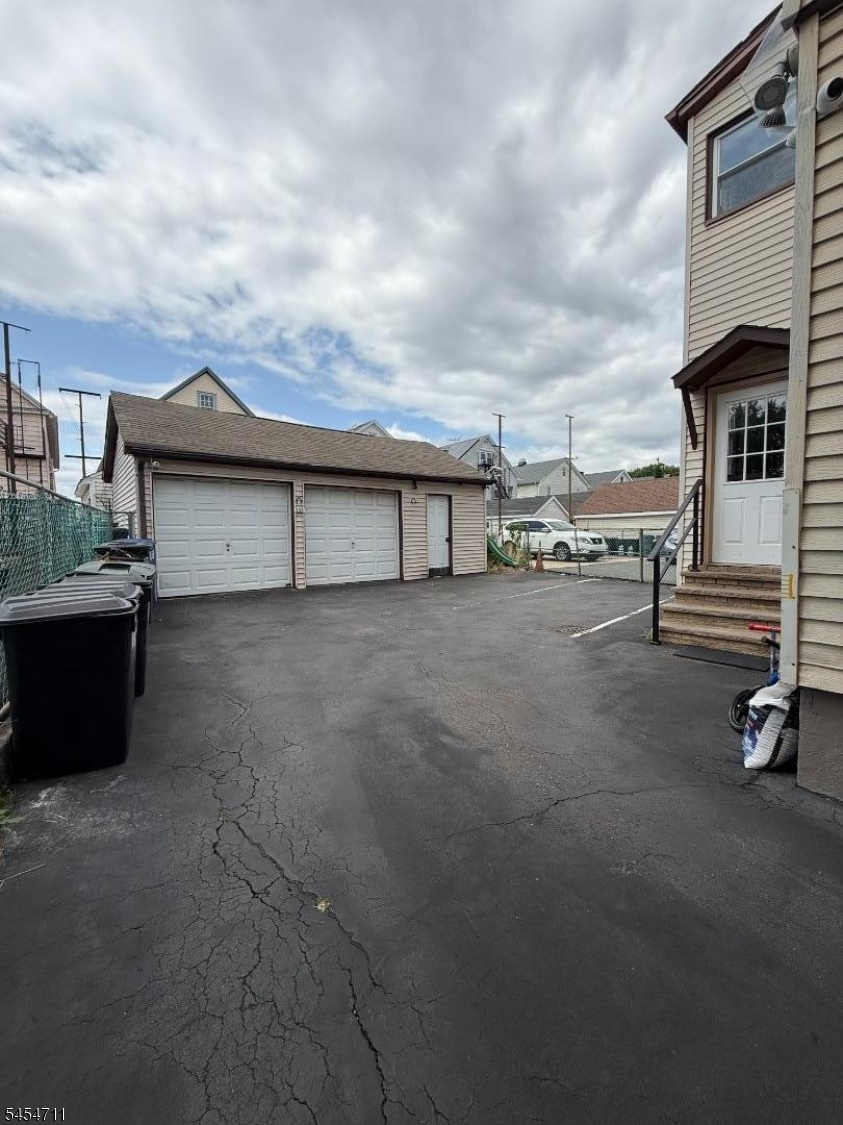 1028 Sheridan Ave Property Photo 3