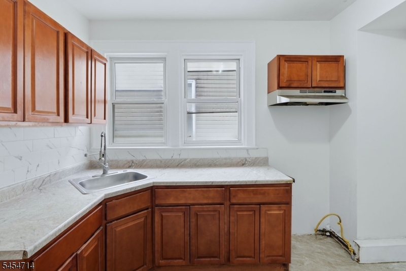 250 Elmwood Ave Property Photo 14