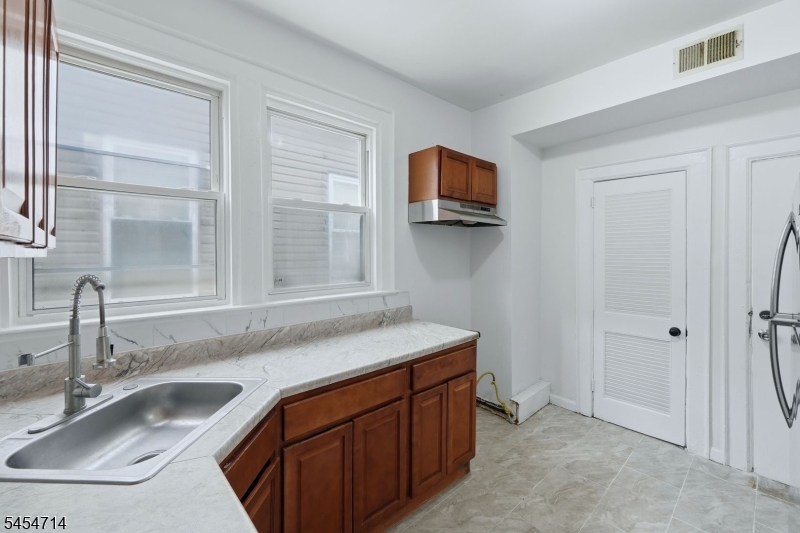 250 Elmwood Ave Property Photo 15