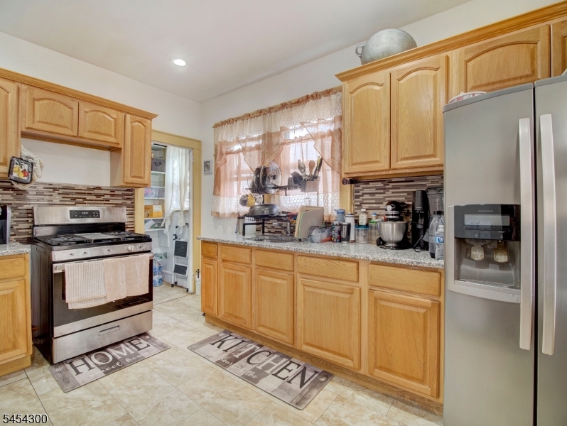 42 Tichenor Ter Property Photo 3