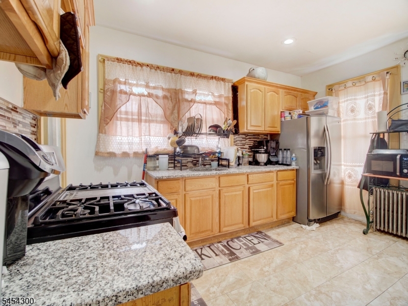 42 Tichenor Ter Property Photo 4