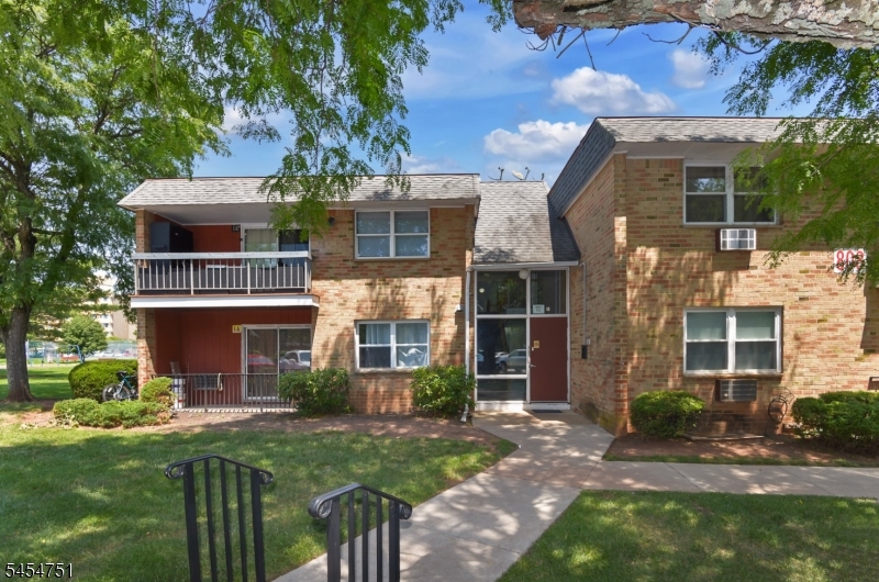808 Eves Dr 1a Property Photo 1