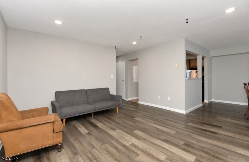 808 Eves Dr 1a Property Photo 5