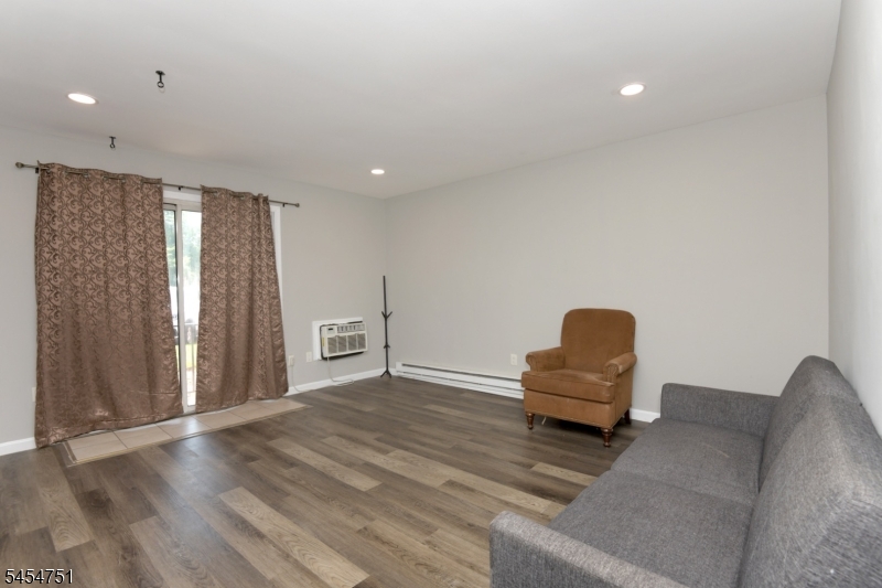 808 Eves Dr 1a Property Photo 6