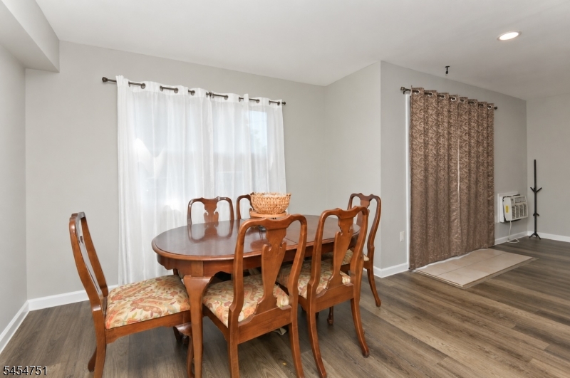 808 Eves Dr 1a Property Photo 8