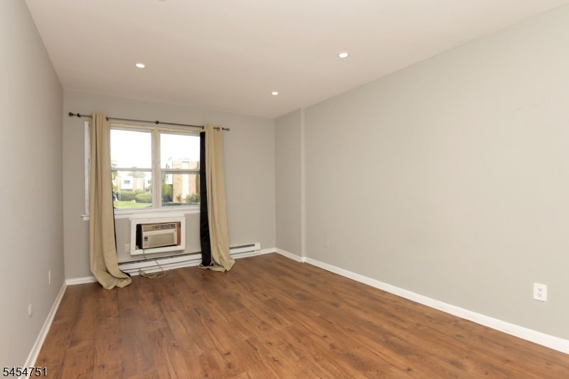 808 Eves Dr 1a Property Photo 14