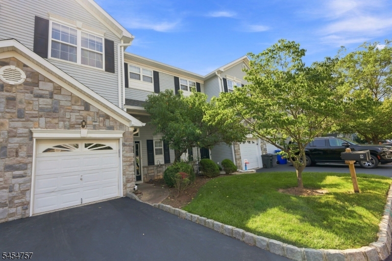 9 Bridgepointe Dr Property Photo 1