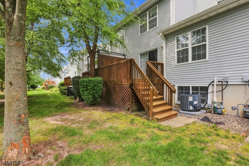 9 Bridgepointe Dr Property Photo 4