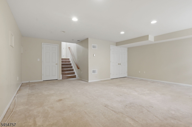 9 Bridgepointe Dr Property Photo 9