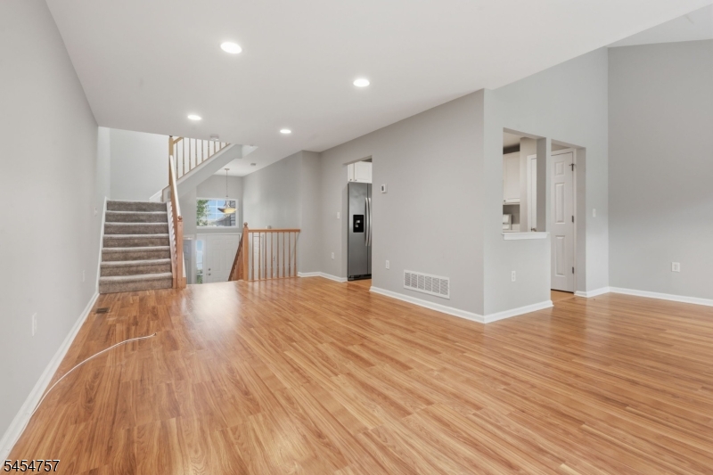 9 Bridgepointe Dr Property Photo 11