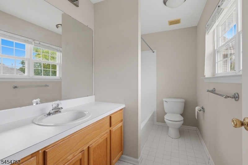 9 Bridgepointe Dr Property Photo 21