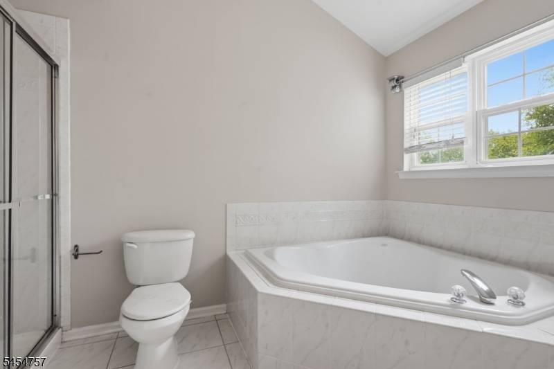 9 Bridgepointe Dr Property Photo 25
