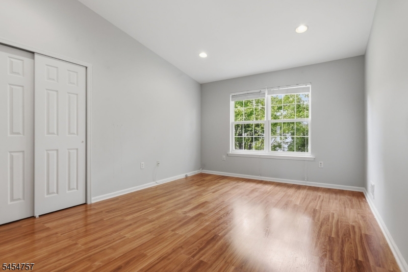 9 Bridgepointe Dr Property Photo 27